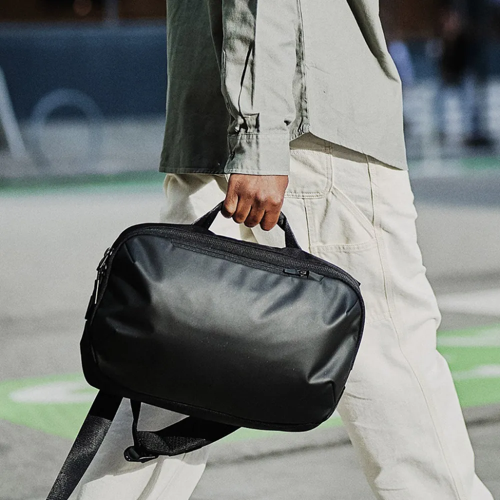 AER Briefcases|Shoulder Bags^/ Tech Sling 3 black