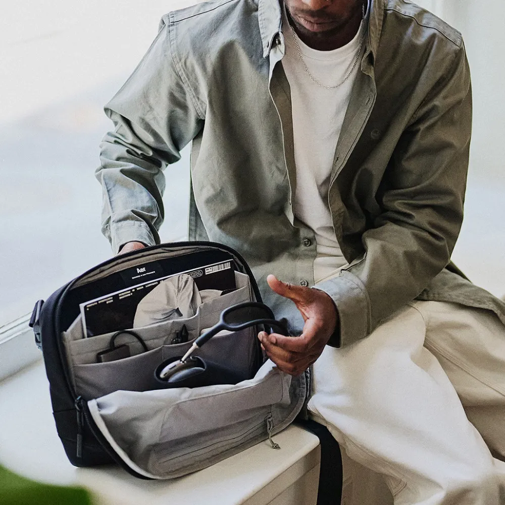 AER Briefcases|Shoulder Bags^/ Tech Sling 3 black
