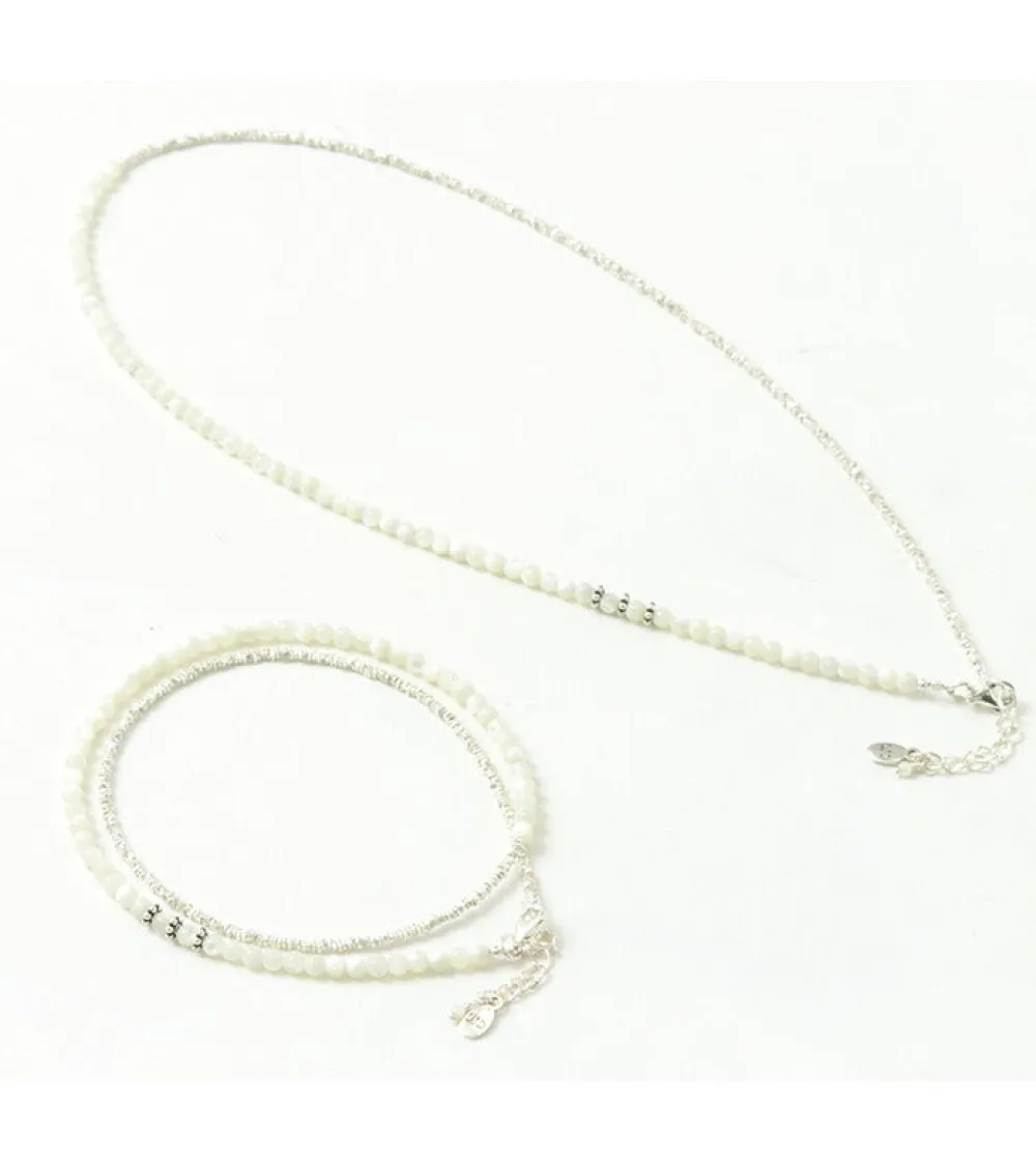 CHALISA T.. Anklets^/ Round Shell Wrap Anklet/Karen Silver Flat Beads white