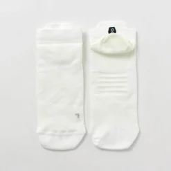 ON Socks^/ Performance Low Socks