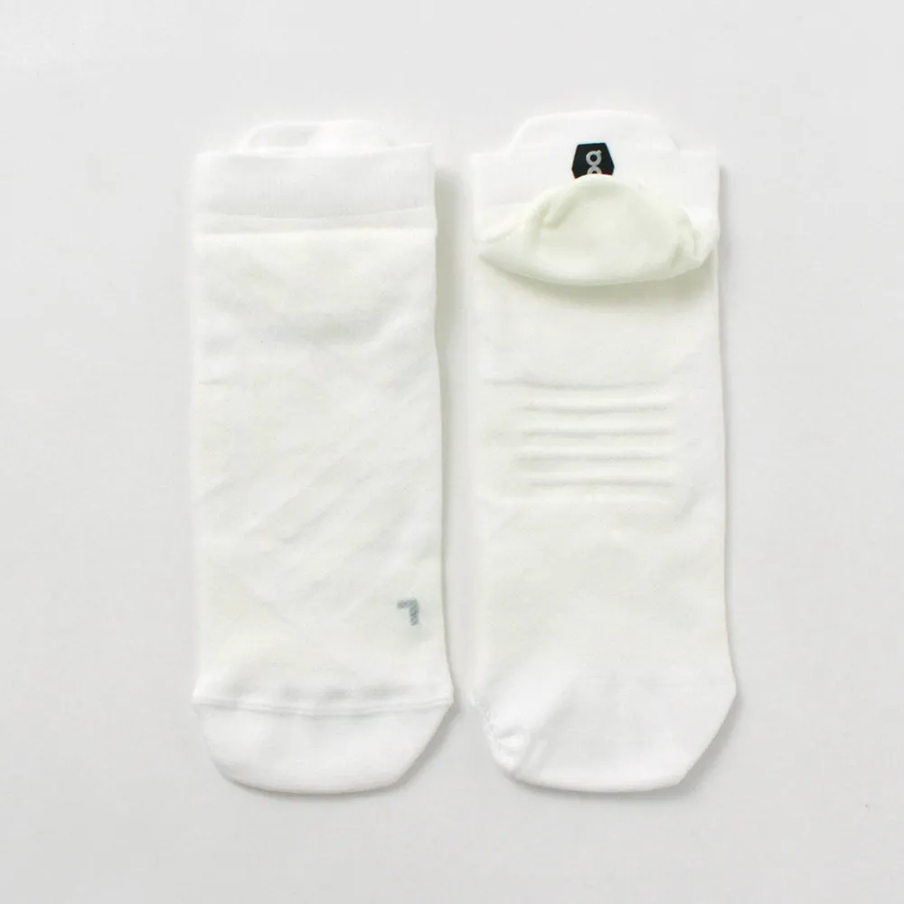 ON Socks^/ Performance Low Socks