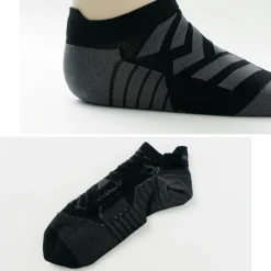 ON Socks^/ Performance Low Socks