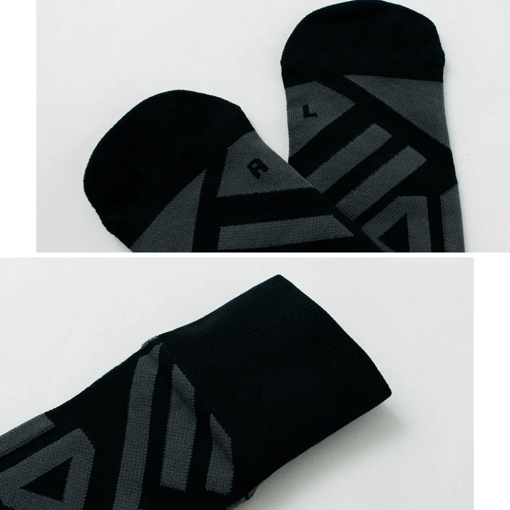 ON Socks^/ Performance Mid Socks