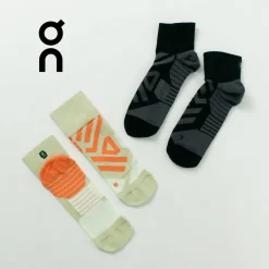 ON Socks^/ Performance Mid Socks