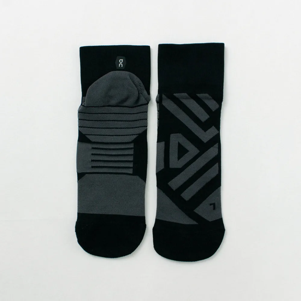 ON Socks^/ Performance Mid Socks