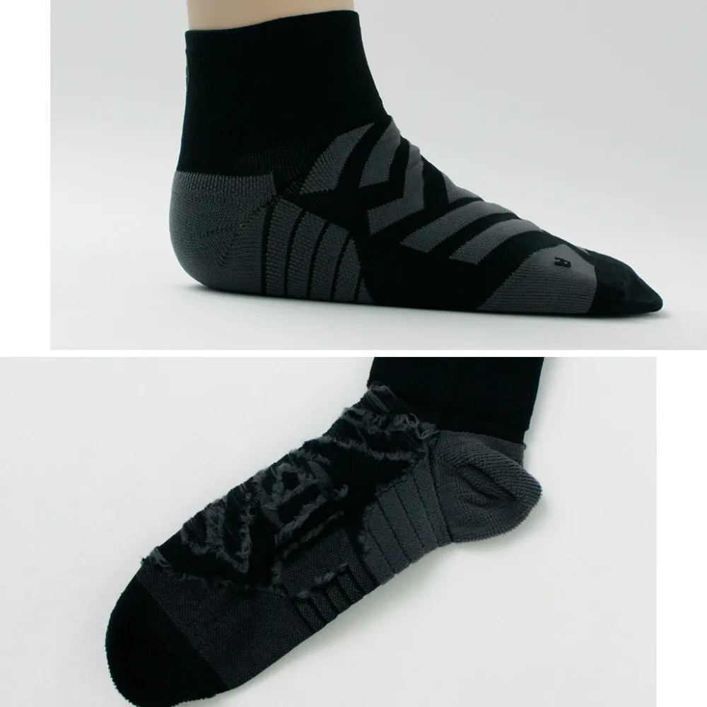 ON Socks^/ Performance Mid Socks